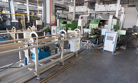 自动化革新席卷阀门制造业   红冲上料机破解人工困境